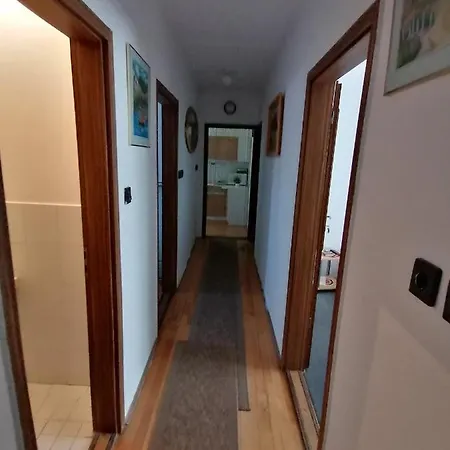 Malomtavi Vendeghaz شقة